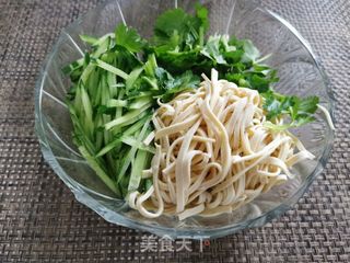 黄瓜拌豆腐丝的做法步骤：5