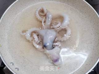 洋葱炒八爪的做法步骤：3