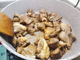 电饭煲美食-羊肉炖萝卜的做法步骤：6