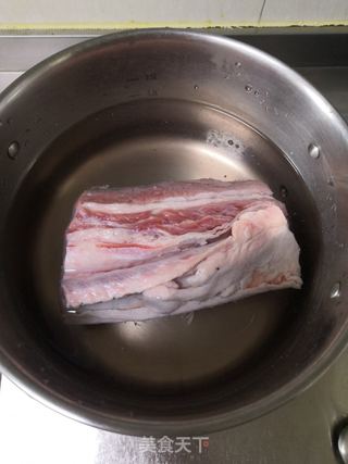酸汤牛肉的做法步骤：1