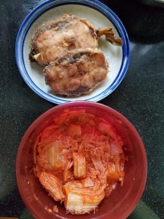 辣白菜炖鱼块的做法步骤：1