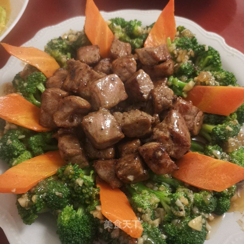 西兰花炒黑椒牛肉粒