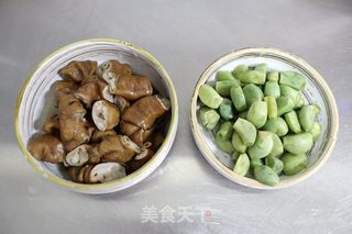 腊八蒜烧肥肠的做法步骤：2