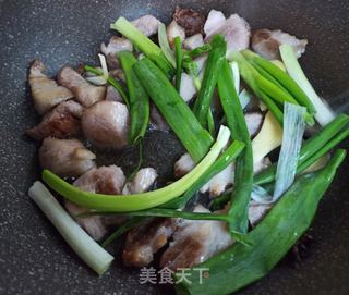 白萝卜烧肉的做法步骤：2
