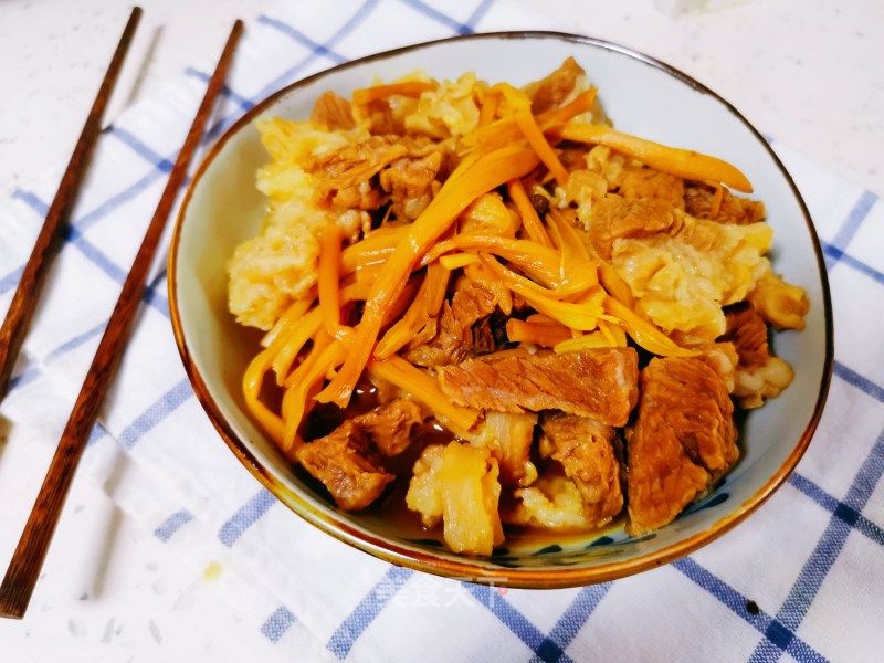 牛肉炖黄花菜