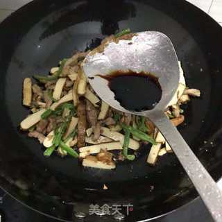 豆干炒肉丝的做法步骤：5