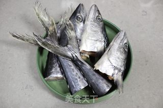 鲅鱼炖豆腐的做法步骤：1