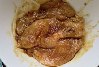 香煎鸡胸肉的做法步骤：6
