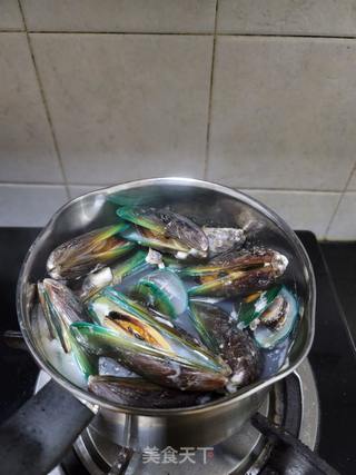 白灼青口的做法步骤：3