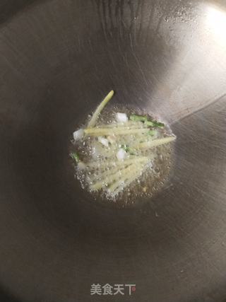 红糟炒油蛤的做法步骤：3