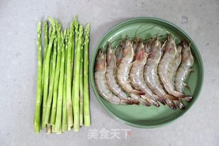 芦笋虾球的做法步骤：1