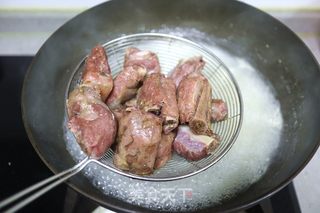 腊排骨一锅烩的做法步骤：2