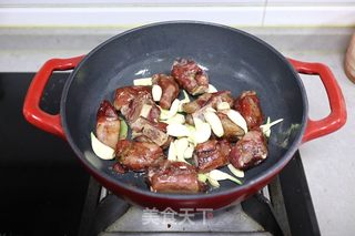 腊排骨一锅烩的做法步骤：5
