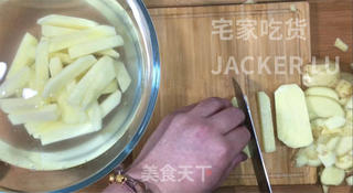 超酥脆炸薯条，比肯德基的还好吃，小朋友们超爱，外脆内酥，简单美味，营养丰富。的做法步骤：1