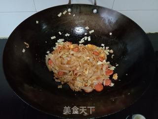 包菜虾仁炒河粉的做法步骤：11