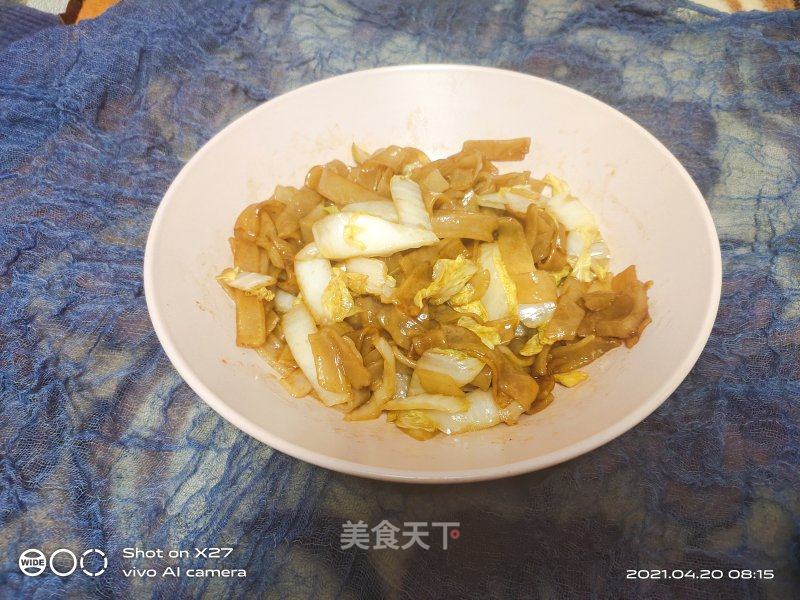 白菜炒河粉的做法