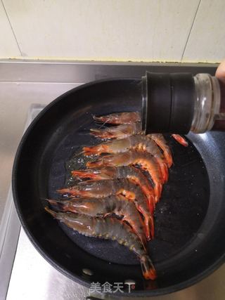 香煎黑虎虾的做法步骤：4