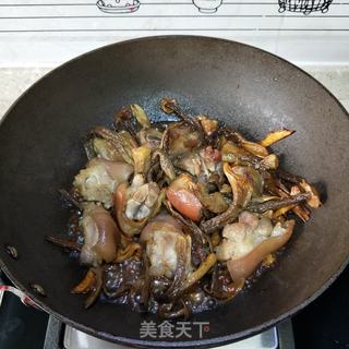 猪脚炖鹿茸菇的做法步骤：9