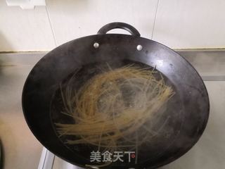 黑椒牛柳意面的做法步骤：1