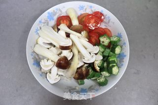 赤松茸秋葵脆底披萨的做法步骤：4