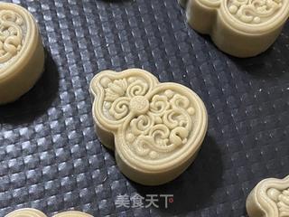广式月饼之万能饼皮配方，馅料随意搭配，一看就会！的做法步骤：9