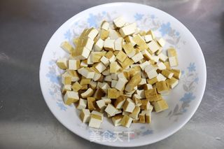 肉末青蒜豆腐干的做法步骤：2