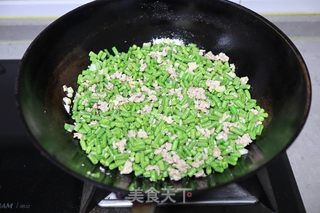 筋道鲜美的肉末豇豆手擀面的做法步骤：8