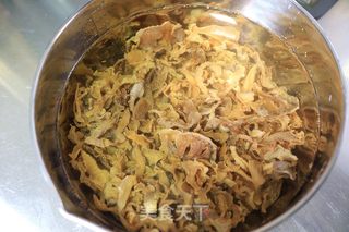 浓香入味的五花肉炖干笋尖的做法步骤：2