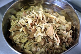 浓香入味的五花肉炖干笋尖的做法步骤：3