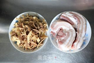 浓香入味的五花肉炖干笋尖的做法步骤：4