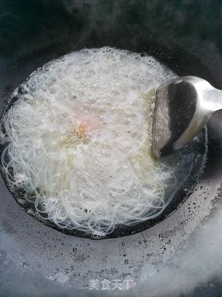 鸡蛋榨菜米粉的做法步骤：3