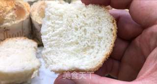 椰香面包卷，做法简单，入口绵软细腻，椰香味十足，口感超好。的做法步骤：24
