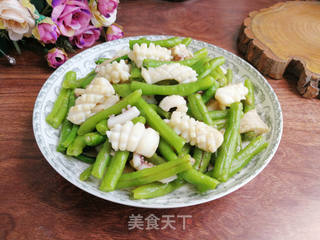 豇豆炒鱿鱼的做法步骤：8