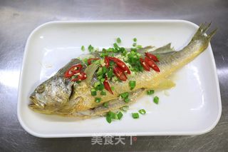 香嫩微辣的清蒸黄花鱼的做法步骤：4