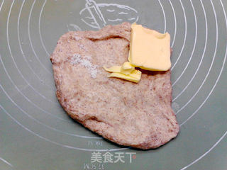 黑全麦广式腊肠面包卷的做法步骤：4