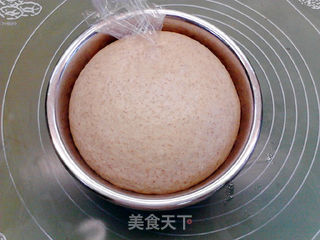 黑全麦广式腊肠面包卷的做法步骤：9