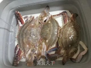 鲜香味美～清炒梭子蟹的做法步骤：1