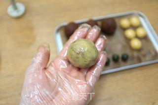 薄皮大馅的凤梨月饼的做法步骤：7