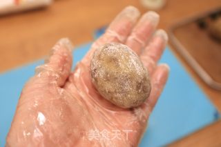 薄皮大馅的凤梨月饼的做法步骤：9