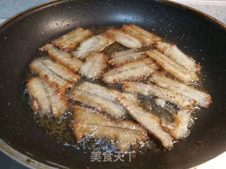 带鱼二吃，连鱼肉鱼骨都不放过～龙珠带鱼卷的做法步骤：6