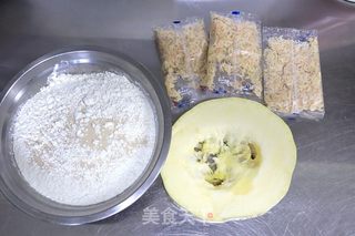 虾皮南瓜包子的做法步骤：1