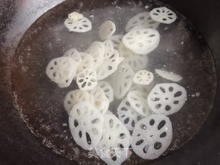 凉拌莲藕的做法步骤：3