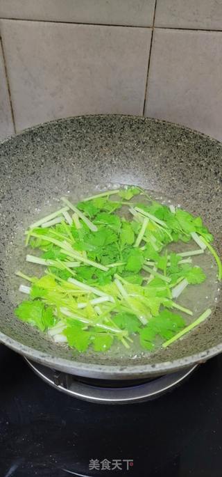 蒜香芹菜拌墨鱼的做法步骤：5