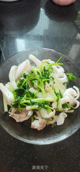蒜香芹菜拌墨鱼的做法步骤：7
