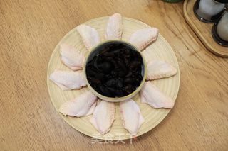 凉拌鸡翅的做法步骤：1