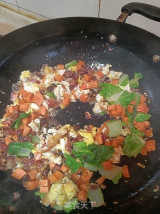 腊肉炒饭的做法步骤：5