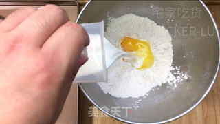 网红牛奶乳酪包，松软甜蜜，口感香醇，制作简单，超级好吃。的做法步骤：1