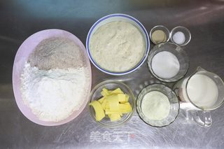 波兰种黑全麦吐司的做法步骤：1