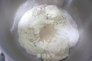 波兰种黑全麦吐司的做法步骤：2