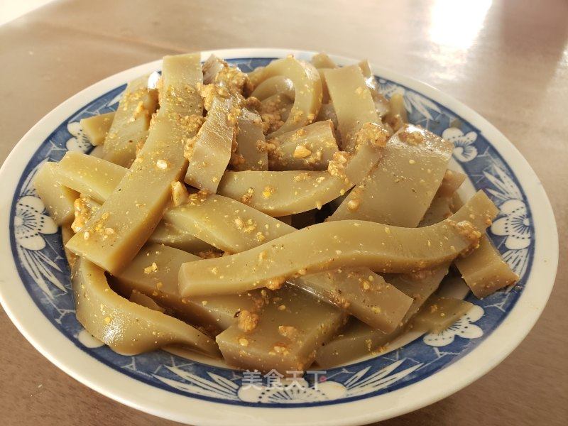芥末花生芝麻酱绿豆浑浆凉粉